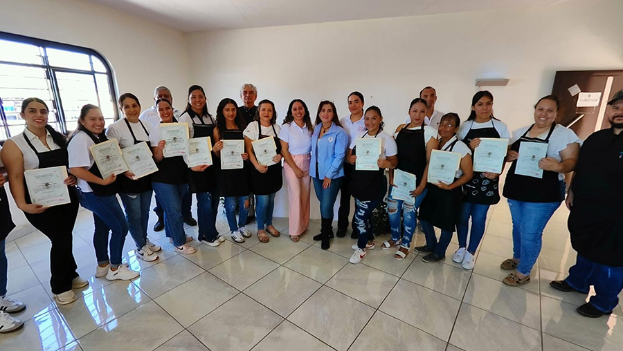IDEFT, culminan vallartenses capacitación en diversos oficios